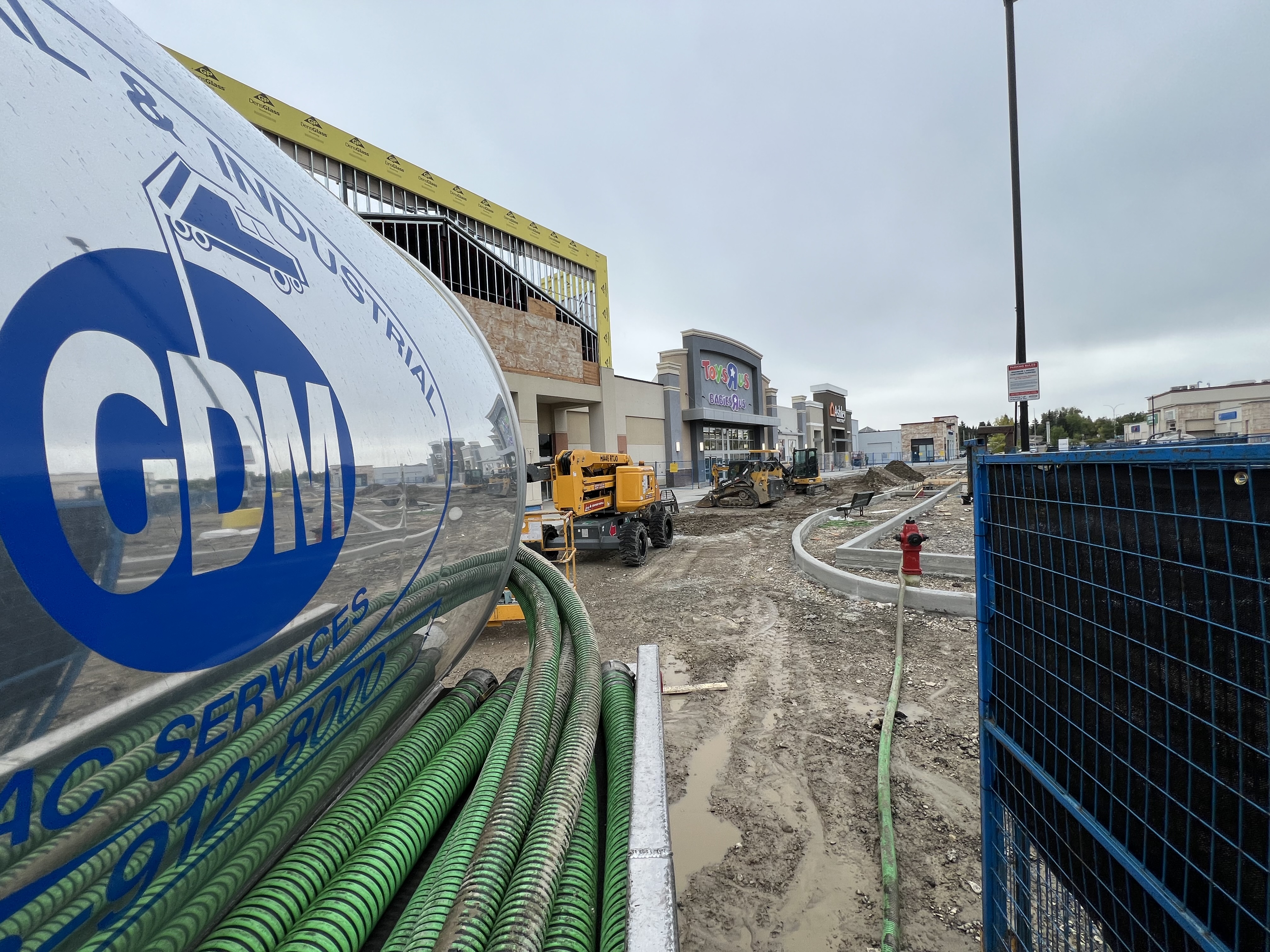GDM Vac vac truck staged at Calgary International Airport for an overnight service window